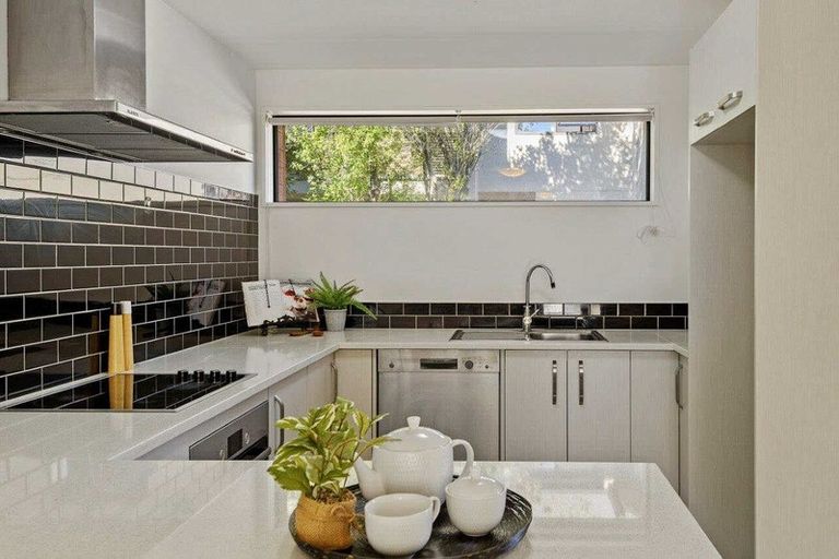 Photo of property in 2/40 Brockworth Place, Riccarton, Christchurch, 8011