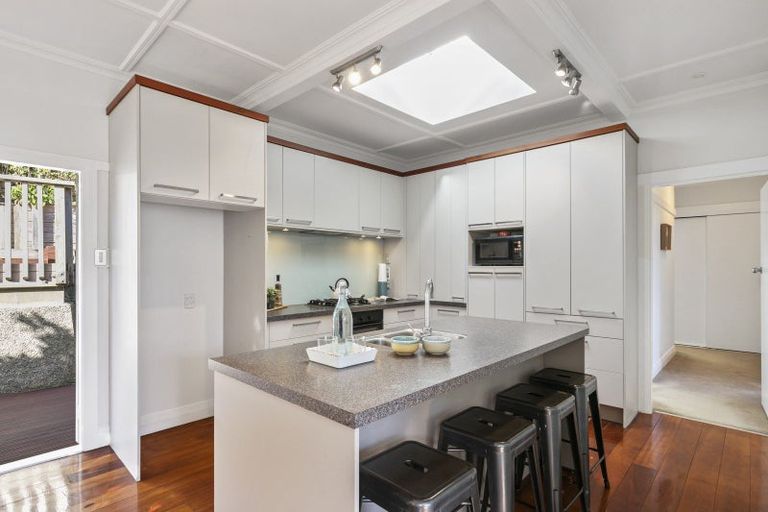 Photo of property in 25 Rangoon Street, Khandallah, Wellington, 6035