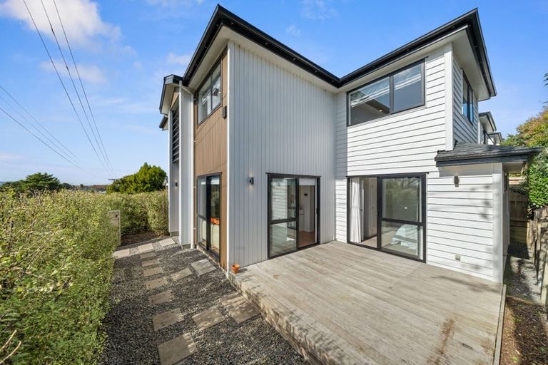 Photo of property in 1b Valron Road, Te Atatu South, Auckland, 0602