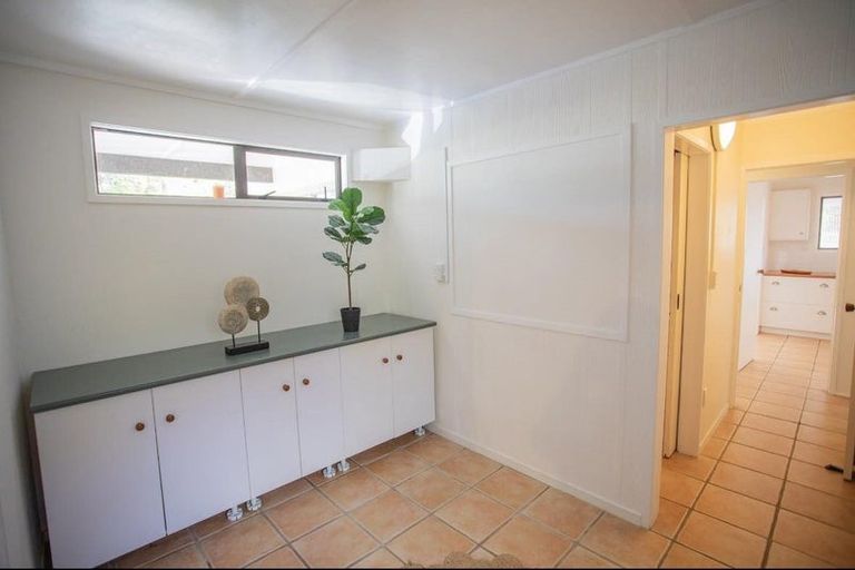 Photo of property in 2 Puketiro Place, Paihia, 0200