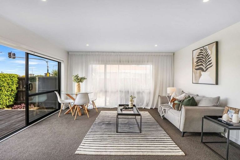 Photo of property in 1/42 Northcote Road, Northcote, Christchurch, 8052