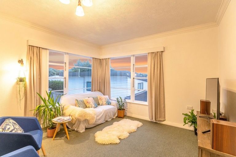 Photo of property in 32 Burgess Road, Johnsonville, Wellington, 6037
