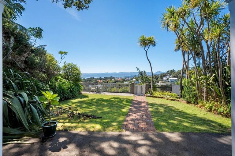 Photo of property in 21 Northland Road, Northland, Wellington, 6012