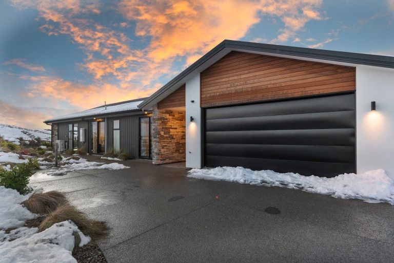 Photo of property in 27 Andrew Don Drive, Lake Tekapo, 7999