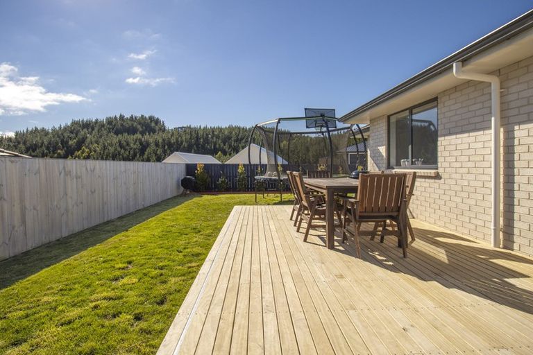 Photo of property in 17 Schooner Drive, Whitby, Porirua, 5024
