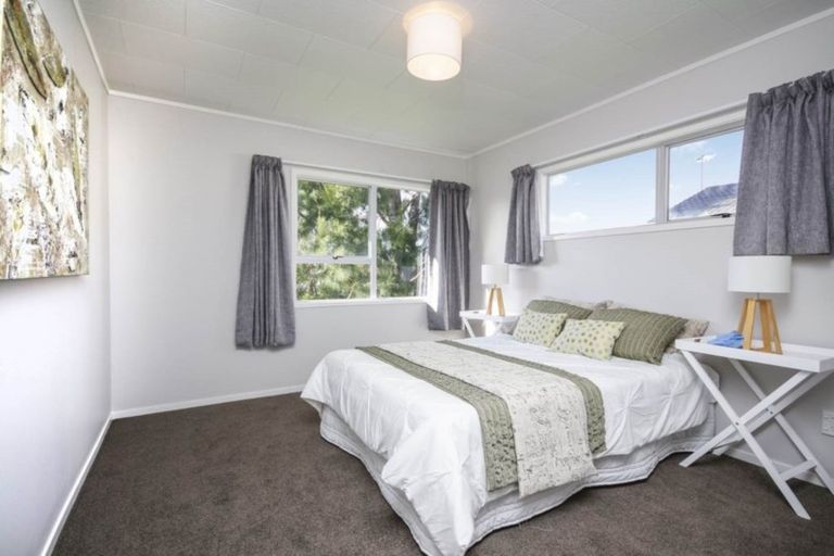 Photo of property in 8 Elizabeth Drive, West Harbour, Auckland, 0618