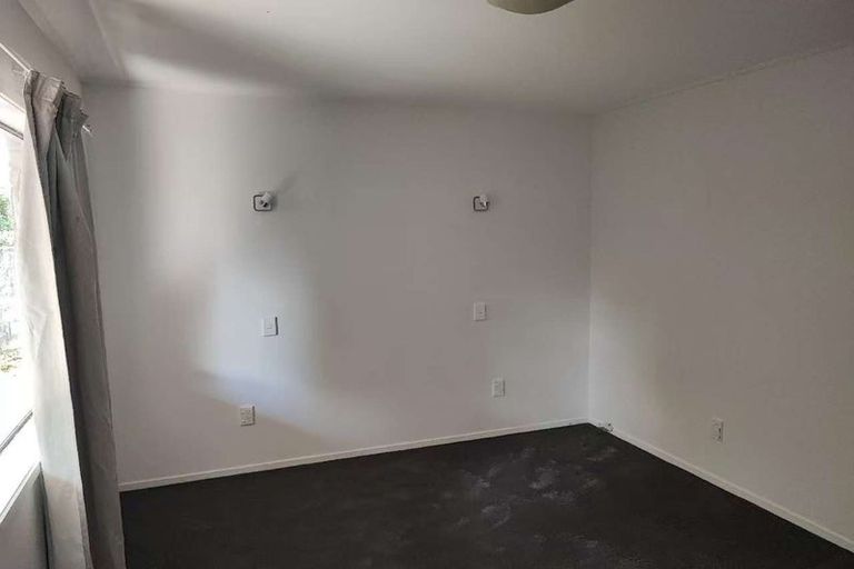 Photo of property in 2/24 Frank Evans Place, Henderson, Auckland, 0610