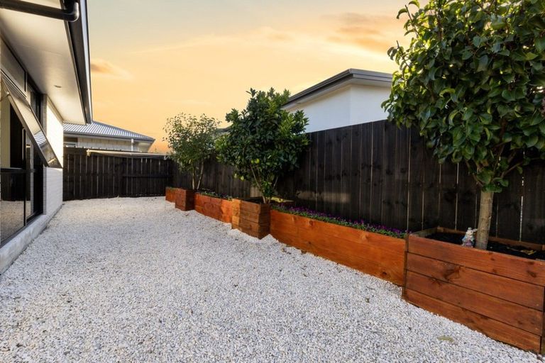 Photo of property in 34 Kahuparere Crescent, Pyes Pa, Tauranga, 3112