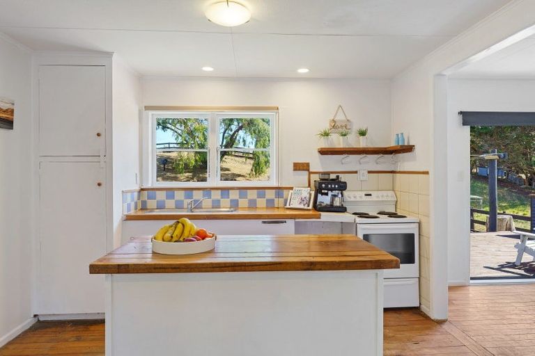 Photo of property in 189 Swamp Road, Te Horo, Otaki, 5581