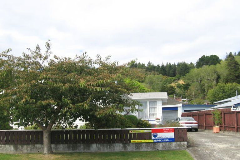 Photo of property in 22 Oregon Drive, Maoribank, Upper Hutt, 5018