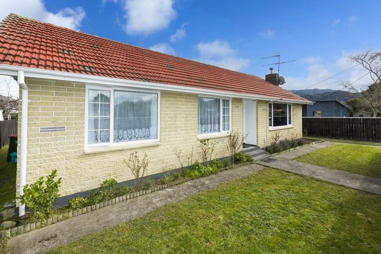 Photo of property in 32 Tawai Street, Trentham, Upper Hutt, 5018