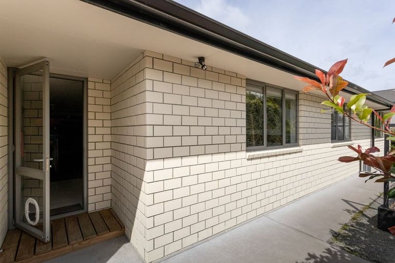 Photo of property in Waterview Estate, 30/4 Greystone Place, Omokoroa, 3114