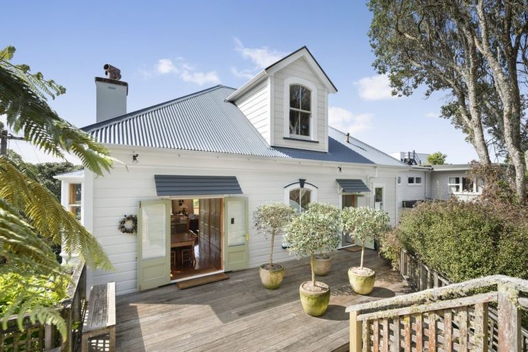 Photo of property in 129 Upland Road, Kelburn, Wellington, 6012