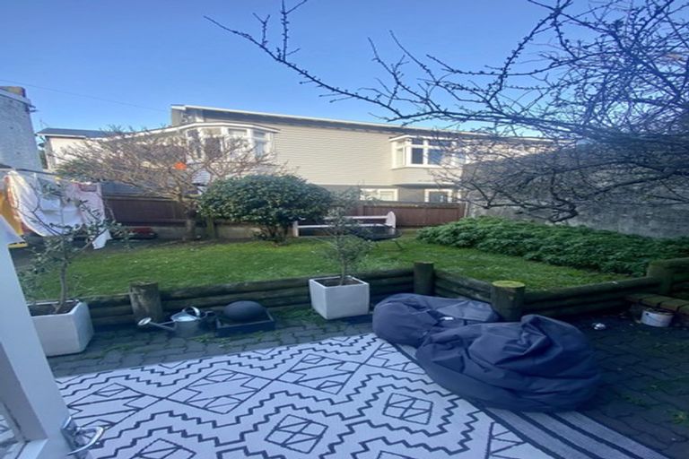 Photo of property in 1 The Parade, Island Bay, Wellington, 6023