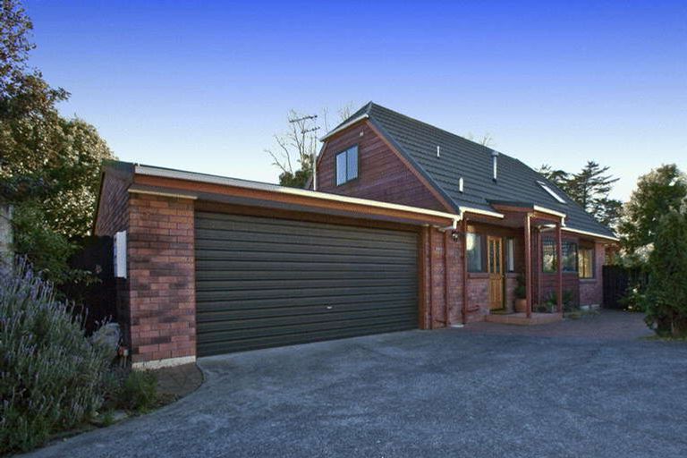 Photo of property in 1/27 Headcorn Place, Botany Downs, Auckland, 2010