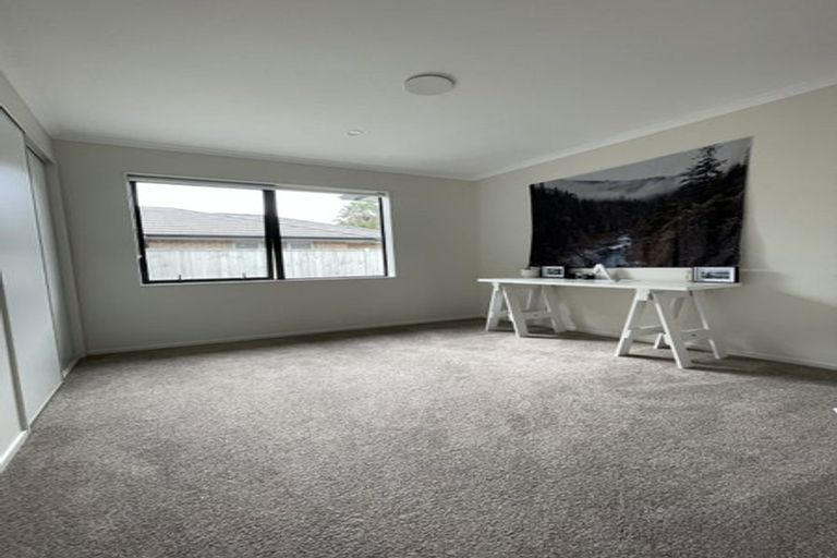 Photo of property in 34 Waituarua Drive, Takanini, 2112