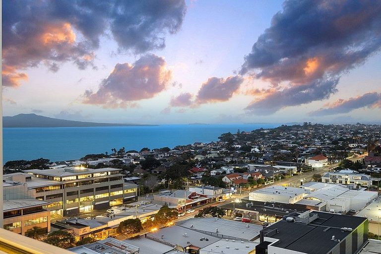 Photo of property in Sentinel Apartments, 1403/3 Northcroft Street, Takapuna, Auckland, 0622