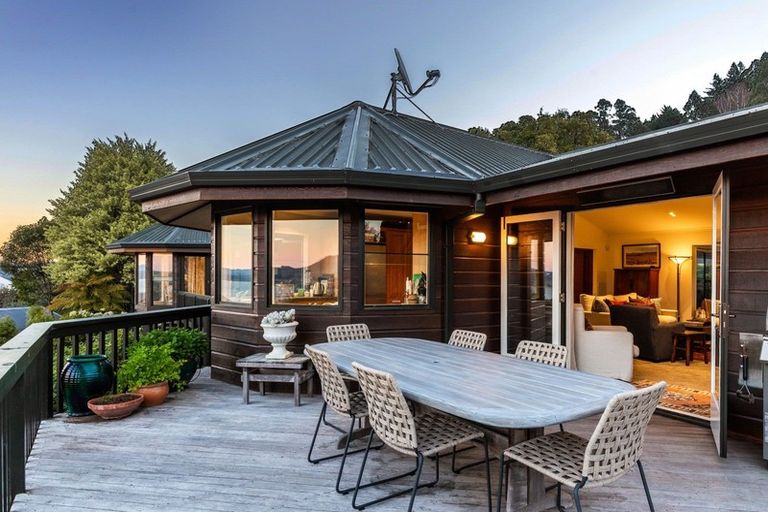 Photo of property in 43 Mapara Road, Acacia Bay, Taupo, 3385