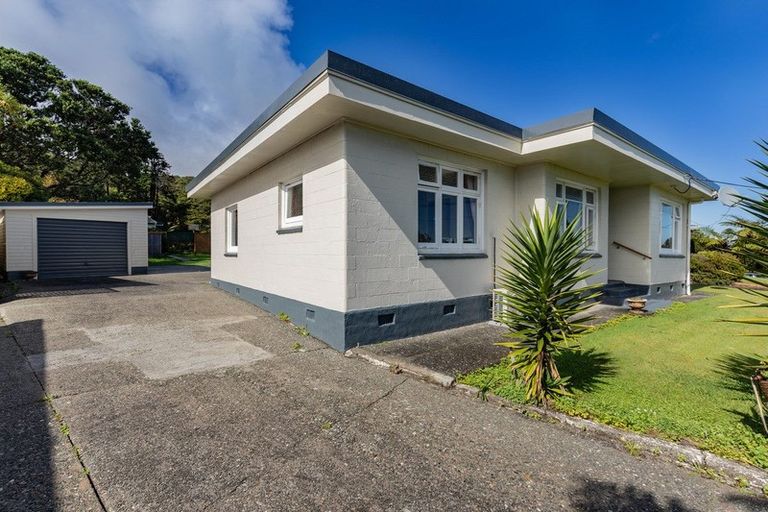 Photo of property in 35 Main South Road, Karoro, Greymouth, 7805