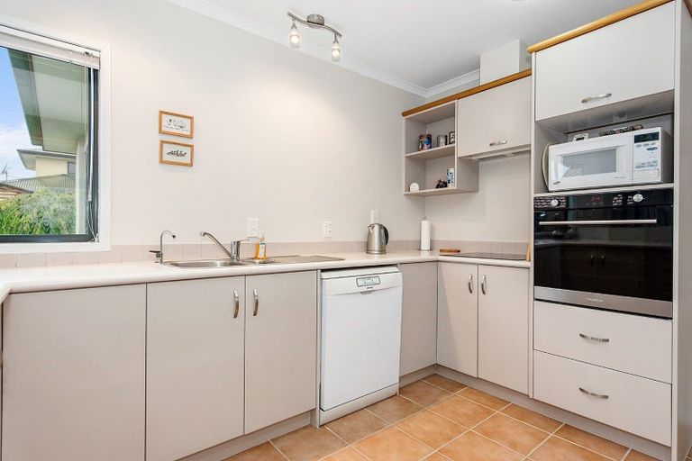 Photo of property in 12 Buckingham Place, Rototuna North, Hamilton, 3210