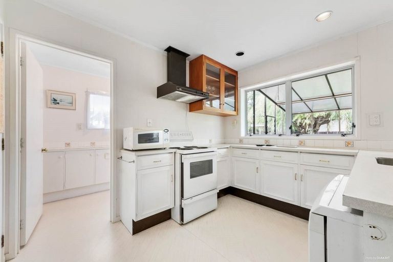 Photo of property in 10 Mimosa Place, Half Moon Bay, Auckland, 2012