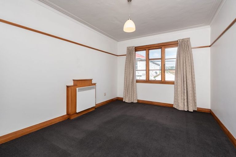 Photo of property in Ionian Flats, 123-125 Brougham Street, Mount Victoria, Wellington, 6011