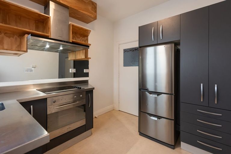 Photo of property in Ionian Flats, 123-125 Brougham Street, Mount Victoria, Wellington, 6011