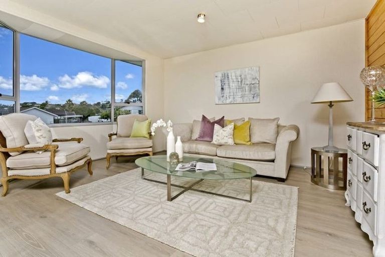 Photo of property in 9 Jumento Place, Unsworth Heights, Auckland, 0632