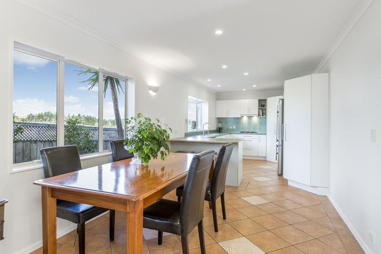 Photo of property in 9a Bundoran Way, Pinehill, Auckland, 0632