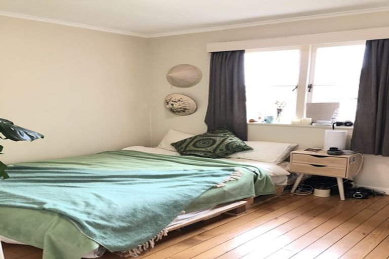 Photo of property in 25 Lake Road, Northcote, Auckland, 0627