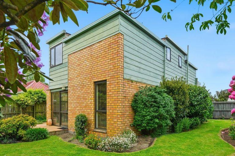 Photo of property in 2/4 Gatonby Place, Avonhead, Christchurch, 8042