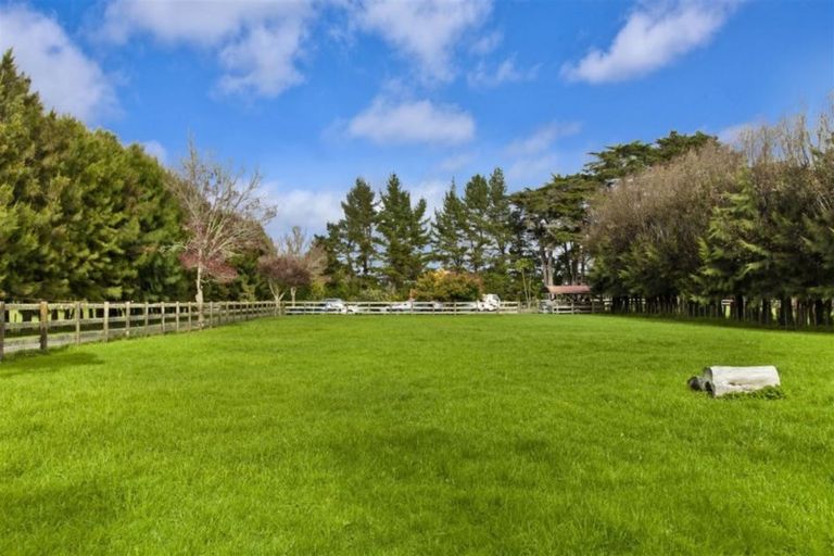 Photo of property in 132 Taupaki Road, Taupaki, Henderson, 0782