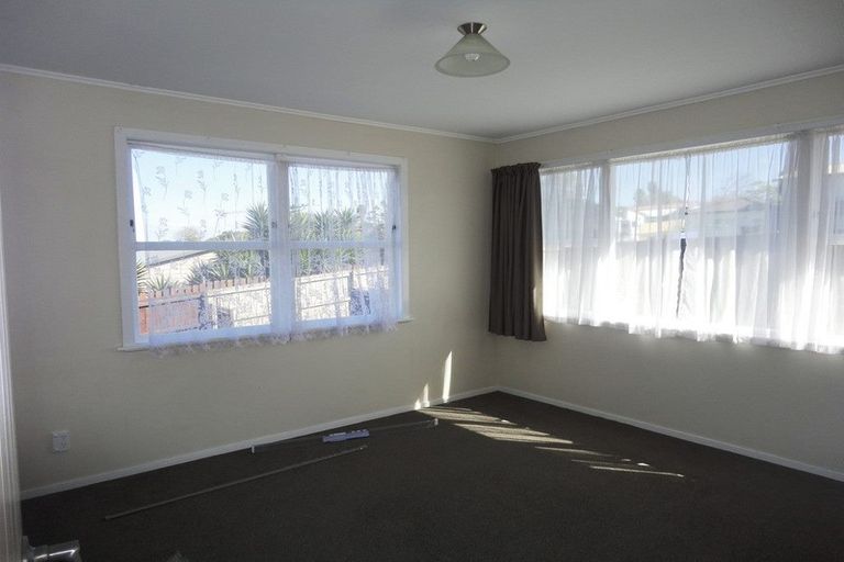Photo of property in 27 Mcquarrie Avenue, Wattle Downs, Auckland, 2103