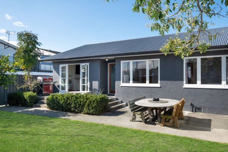 Photo of property in 6 Lee Road, Taradale, Napier, 4112