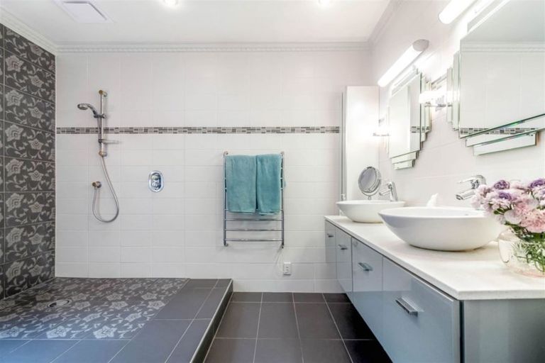 Photo of property in 85 Dyers Pass Road, Cashmere, Christchurch, 8022