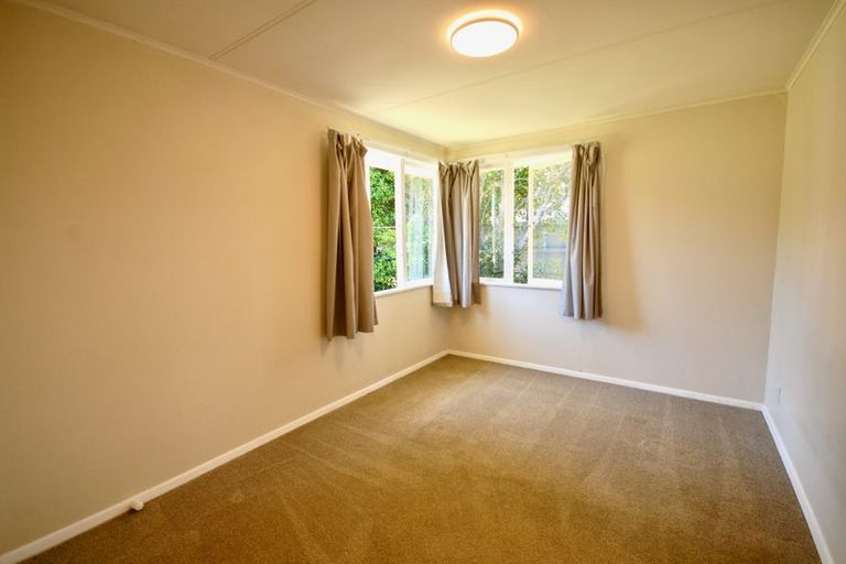 Photo of property in 51 Potter Avenue, Northcote, Auckland, 0627