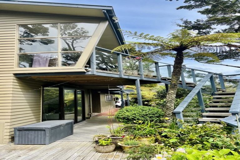 Photo of property in 136 Cheviot Road, Lowry Bay, Lower Hutt, 5013