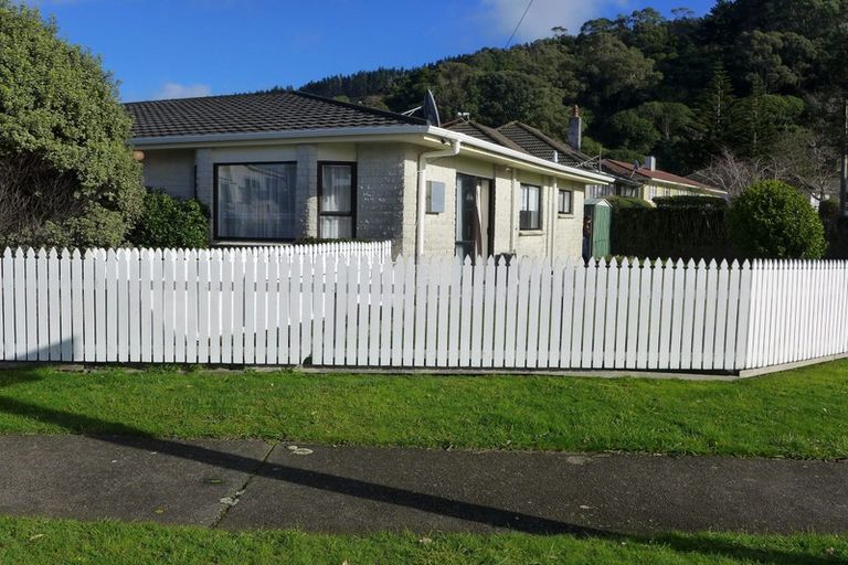 Photo of property in 13b Franklyn Road, Tawa, Wellington, 5028