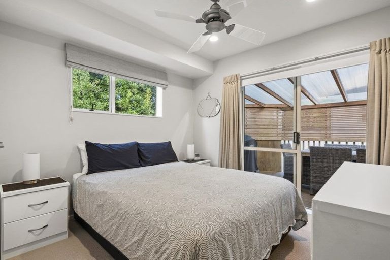 Photo of property in 13 Te Hoe Grove, Pinehill, Auckland, 0632