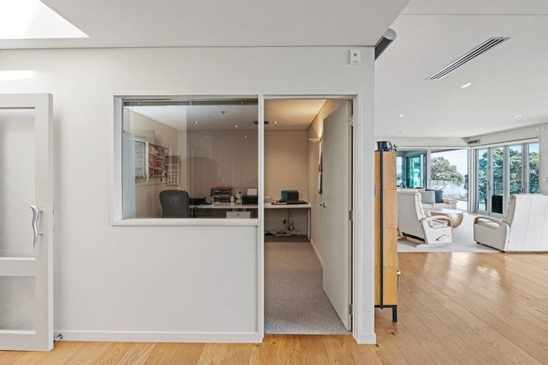 Photo of property in The Reef, 93 Saint Aubyn Street, New Plymouth, 4310