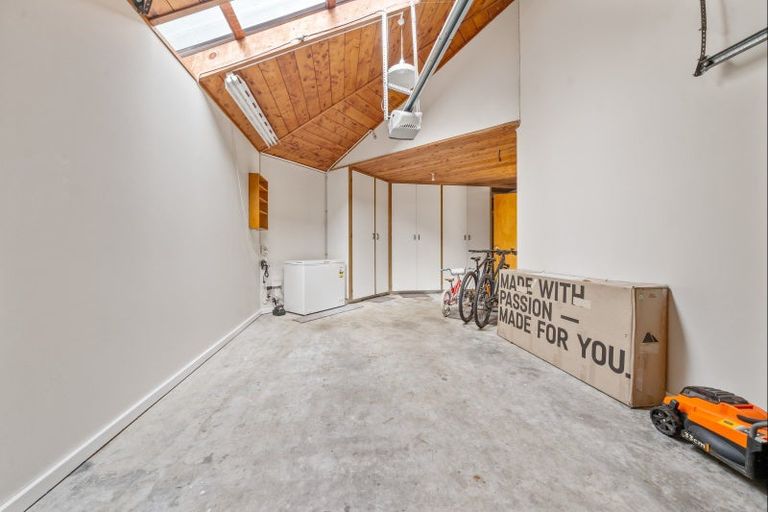 Photo of property in 11 Kereru Place, Upper Vogeltown, New Plymouth, 4310