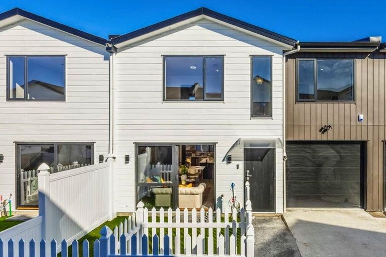 Photo of property in 38b Seymour Road, Sunnyvale, Auckland, 0612