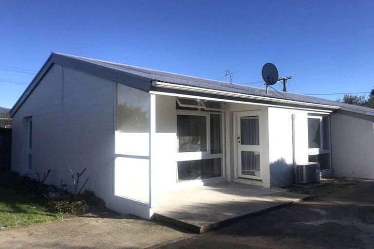 Photo of property in 2/12 Mcfaddens Road, St Albans, Christchurch, 8052