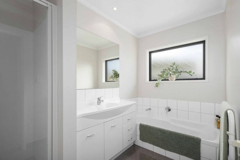 Photo of property in 7 Modello Lane, Waiuku, 2123