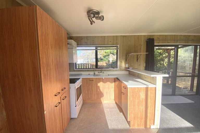 Photo of property in 14 Woodman Place, West Harbour, Auckland, 0618