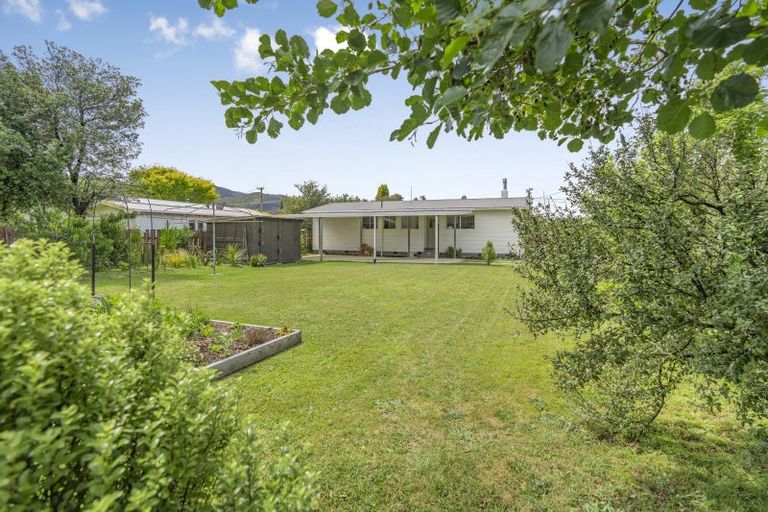 Photo of property in 76 Brandon Street, Featherston, 5710