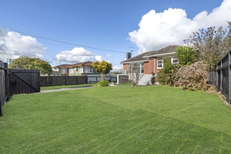 Photo of property in 12 Clayton Road, Manurewa, Auckland, 2102