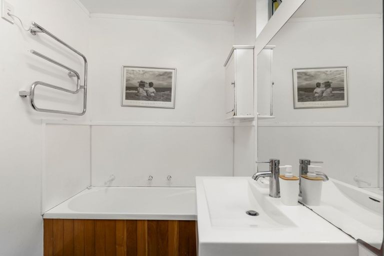 Photo of property in 465 Muritai Road, Eastbourne, Lower Hutt, 5013