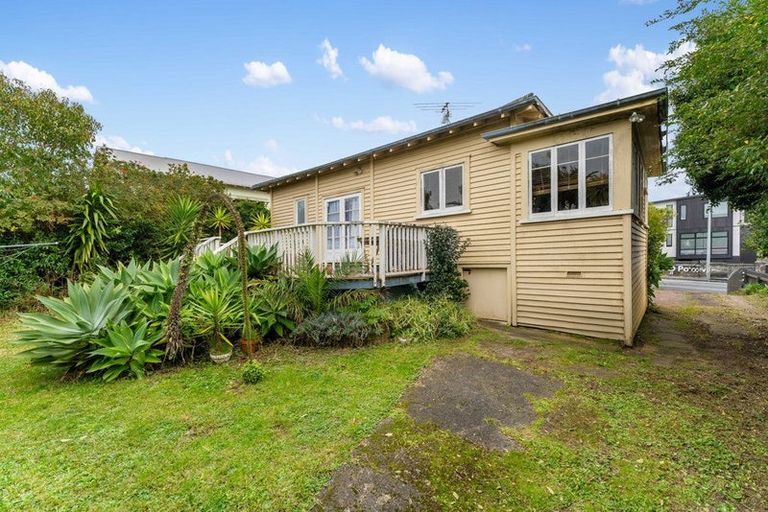 Photo of property in 678 Sandringham Road, Sandringham, Auckland, 1025