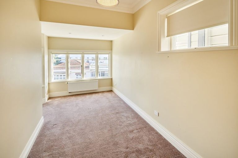 Photo of property in 40 Roxburgh Street, Mount Victoria, Wellington, 6011